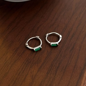 Elegant S925 sterling silver hoop earrings featuring emerald green square gemstones