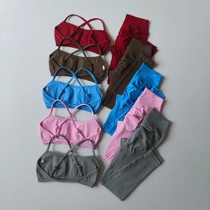 Ensembles de yoga sans couture en cinq couleurs avec brassières à bretelles croisées et pantalons