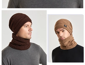 Détail de la texture en tricot diagonal et de la doublure en peluche de l'ensemble d'hiver