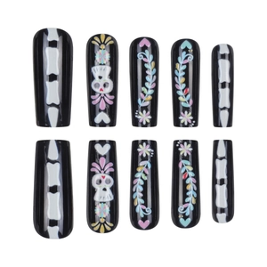 Faux ongles Halloween forme cercueil long avec motifs crânes et squelettes sur fond noir