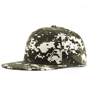 Men's hip hop snapback hat featuring digital camouflage pattern and adjustable flat brim