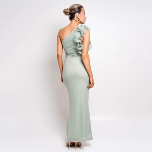 Vue arrière détaillée de la robe longue moulante vert menthe à épaule dénudée volantée