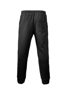 Dettaglio dei pantaloni jogger neri da uomo con tessuto testurizzato e tasca posteriore