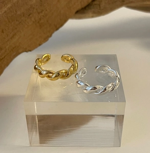 Detail of S925 sterling silver twisted rope rings in gold and silver finish