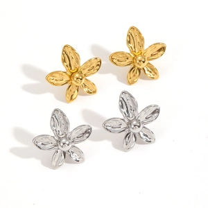 Retro 18k gold and silver floral stud earrings in stainless steel with textured finish