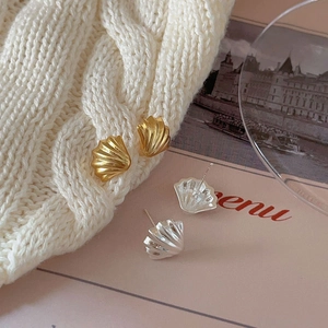 Minimalist S925 sterling silver shell stud earrings in gold and silver finish