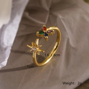 Close-up of 18K gold plated flower ring showing 1.6-1.8cm diameter and 2g weight details