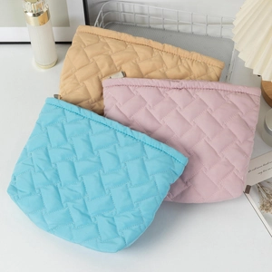 Quilted Makeup Bag Large Capacity Polyester Cosmetic Pouch For Travel Portable Soft Grid Pattern Organizer For Women