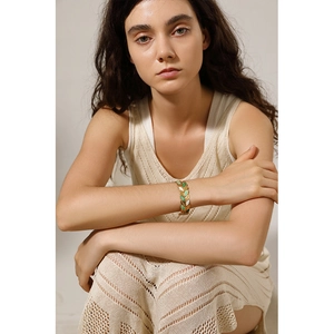 Fashionable gold-plated stainless steel leaf bracelet with green and white enamel finish