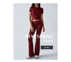Detail of wine red two-piece tracksuit with cropped t-shirt and flared yoga pants