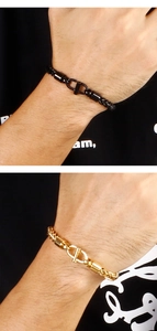Detail of 6mm stainless steel curb chain bracelet with D-ring clasp in black and gold
