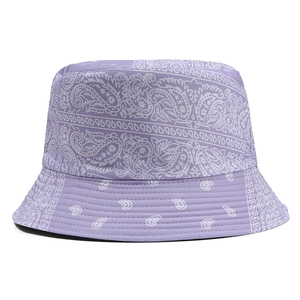 Cappello da pescatore viola lavanda con motivo paisley e design classico piatto