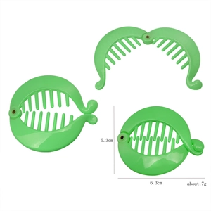Detailed size view of a green banana hair clip showing 5.3cm height and 6.3cm width