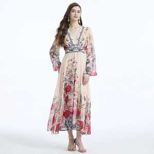 Set abito lungo in chiffon a fiori con scollo a V, maniche a campana e vita stretta