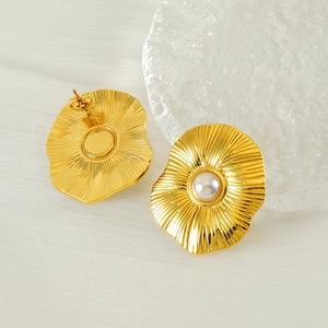 Vintage 18k gold plated titanium steel petal earrings with centered pearl inlay
