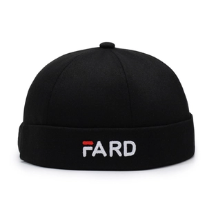 Unisex schwarze Baumwoll-Docker-Mütze mit rot-weiß besticktem FARD-Buchstaben-Logo