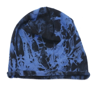 Bonnet en maille tie-dye bleu et noir unisexe avec bord roulé tendance actuel