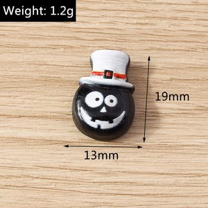 Macro detail of a 19mm Halloween resin charm featuring a smiling ghost with a white top hat
