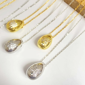 Collier pendentif goutte avec papillon et cœur en zircone, fini doré et argenté