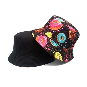 Chapeau bob réversible avec motif de donut créatif et design noir uni classique