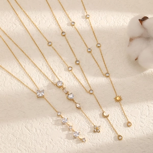 Colliers élégants en acier doré avec pendentifs lune et étoile en zircone pour femme
