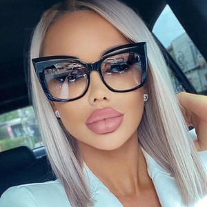 Women's trendy cat-eye oversized sunglasses with black frames and gradient lenses