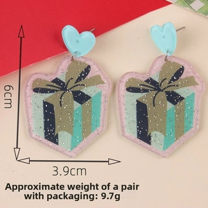 Detail of heart gift box earrings with pink sequins and mint green ribbon patterns