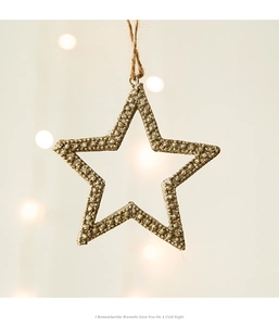 Détail de l'étoile de Noël ajourée couleur champagne avec paillettes et ficelle