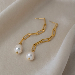 Elegant 18K gold-plated stainless steel paperclip chain earrings with freshwater pearls