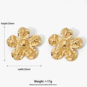 Boucles d'oreilles élégantes en acier 316 avec pétales de fleurs dorés texturés