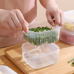 Transparent plastic food storage container with drain basket for scallion and ginger
