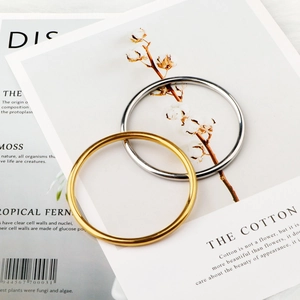 Minimalist 4mm polished 18k gold and silver stainless steel bangles on artistic card