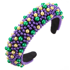 Détail du serre-tête Mardi Gras rembourré orné de perles violettes, vertes et dorées