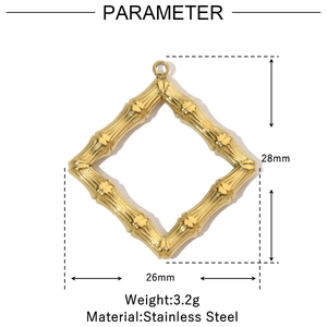 Detailed dimensions of clover stainless steel pendant showing 28mm height and 26mm width