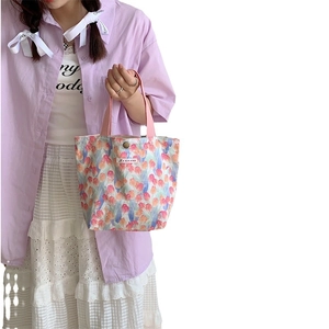 Piccola borsa in tela con stampe di tulipani e manici rosa per lo shopping quotidiano