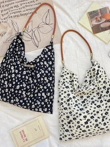 Sac fourre-tout vintage en toile fleurie avec poignées en cuir en noir et blanc