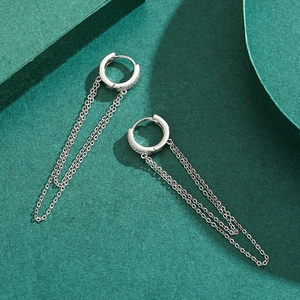 Boucles d'oreilles pendantes à pompons en argent S925 avec détails en micro-zircons