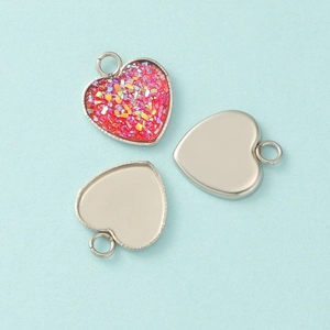 Polished heart-shaped stainless steel pendant trays with glitter inlay and smooth back