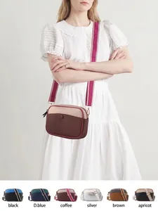 Sac bandoulière bicolore avec sangle rayée large et choix de six coloris variés