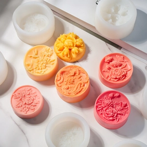 Runde Silikonform für Seife und Kuchen mit Rosen- und Drachenrelief für DIY-Projekte