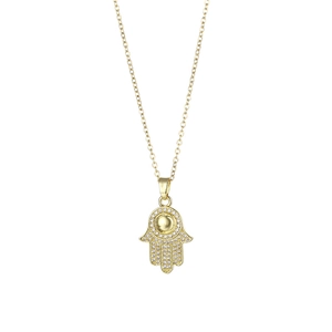 Collier Main de Hamsa doré serti de zircons brillants sur fond blanc pour femme chic