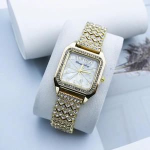 Montre à quartz carrée de luxe pour femme avec lunette et cadran ornés de strass