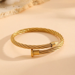 Bracelet manchette clou torsadé doré au fini poli brillant avec style minimaliste