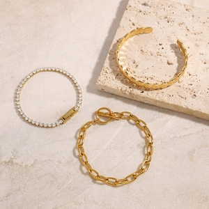 Parure de bijoux élégante en acier inoxydable doré 18 carats avec bracelet tennis