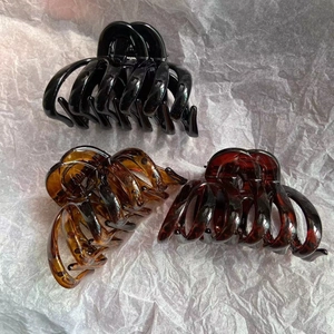 Thick pumpkin-shaped shark hair clips in black, amber, and tortoiseshell resin patterns
