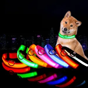 Collier lumineux LED pour chien avec charge USB et trois modes d'éclairage en six couleurs