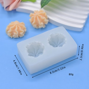 Silicone flower cookie mold for DIY baking with dimensions 8.2cm x 4.8cm x 2.3cm
