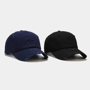 Set di 2 cappellini da baseball vintage in cotone lavato con fori consumati
