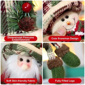 Bambole natalizie di peluche Babbo Natale e Pupazzo di neve con tessuto scozzese e pigne