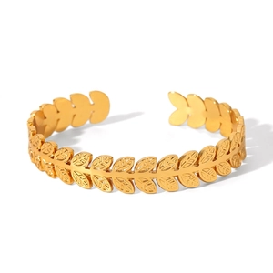 Detailed view of leaf pattern gold open bracelet showing 6.06cm inner diameter dimensions